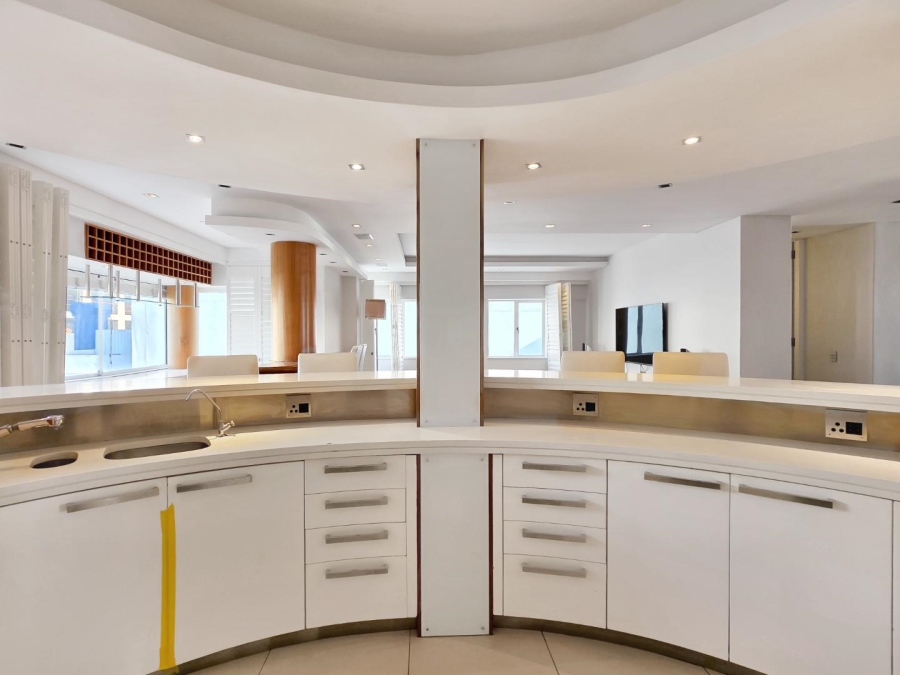 2 Bedroom Property for Sale in Sea Point Western Cape